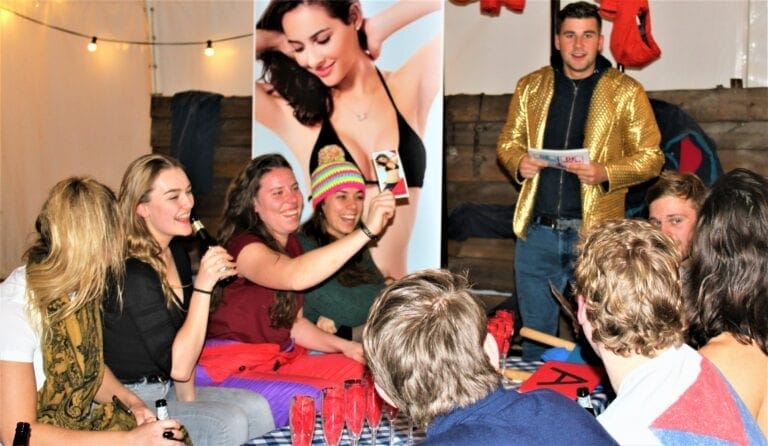 Boys against girls quiz Amsterdam