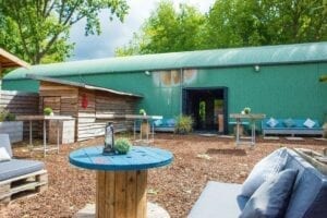 Loods 7 buitenpatio met terras