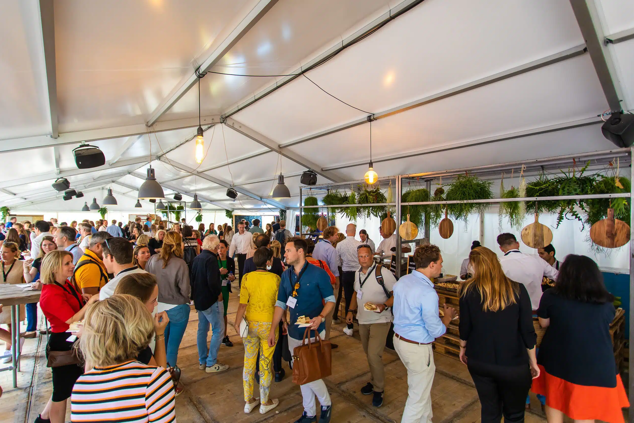 Bedrijfsfestival Amsterdam Beachclub binnen